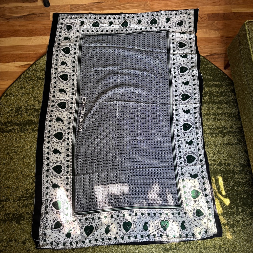 NWOT Beautiful Kenyan kanga leso